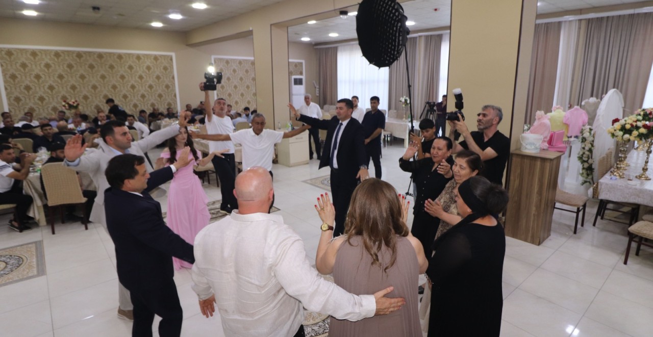 Qazaxın icra başçısı şəhid bacısının nişan mərasimində - FOTOLAR